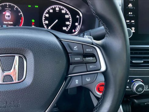 Used 2018 Honda Accord Touring image 24