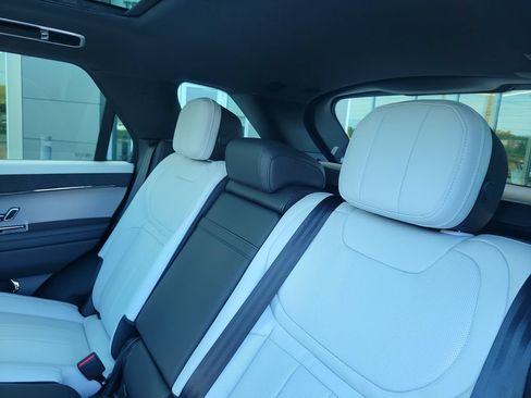 New 2026 Land Rover Range Rover Sport Dynamic SE AWD/4WD image 15