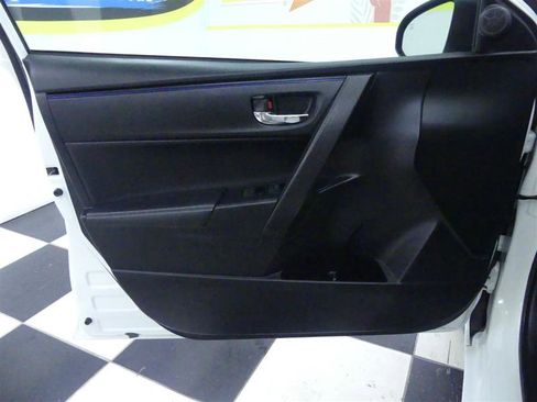 Used 2018 Toyota Corolla SE image 22