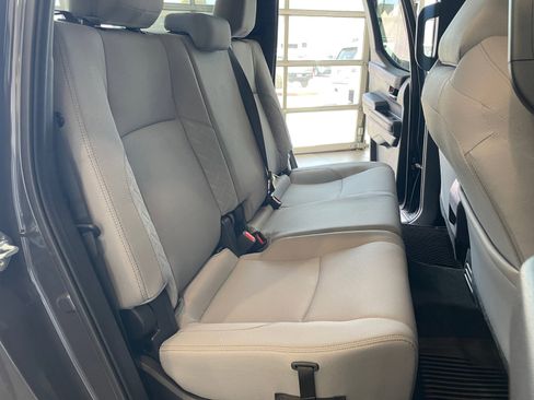 Certified 2025 Toyota Tacoma SR5 AWD/4WD image 18