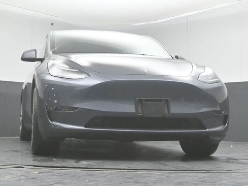 Used 2023 Tesla Model Y Long Range image 30