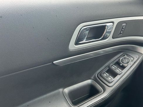 Used 2013 Ford Explorer XLT AWD/4WD image 31