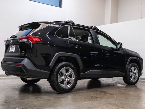 Used 2025 Toyota RAV4 XLE AWD/4WD image 9