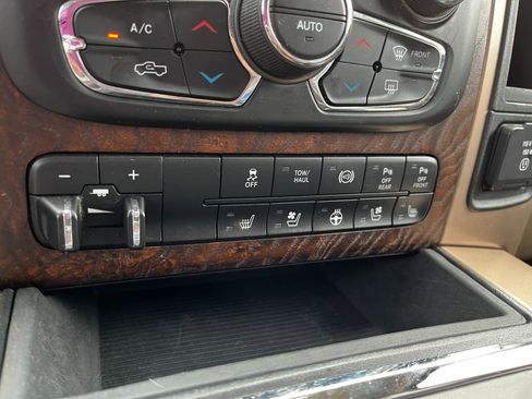 Used 2018 RAM 2500 Longhorn image 32