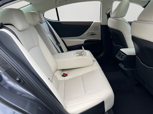 Certified 2025 Lexus ES 350 w/ Premium Package image 6