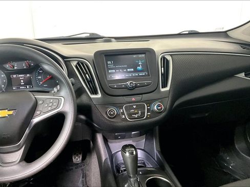 Used 2018 Chevrolet Malibu LS image 6