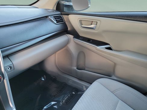 Used 2015 Toyota Camry LE FWD image 21