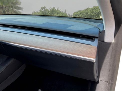 Used 2021 Tesla Model Y Long Range image 25