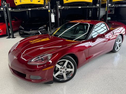 Used 2007 Chevrolet Corvette Coupe w/ Preferred Equipment Group RWD image 2