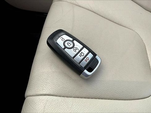 Used 2018 Ford Edge Titanium w/ Technology Package image 31