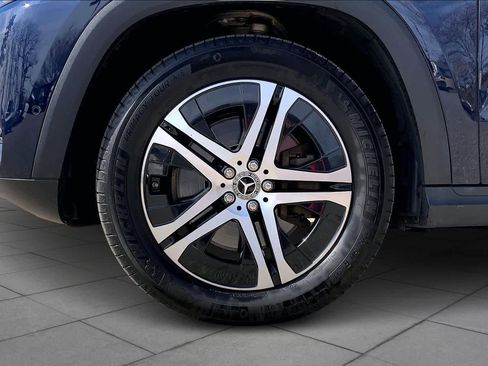 Used 2022 Mercedes-Benz GLS 450 4MATIC image 11