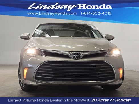 Used 2017 Toyota Avalon XLE image 2