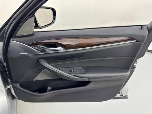 Used 2017 BMW 540i xDrive image 45