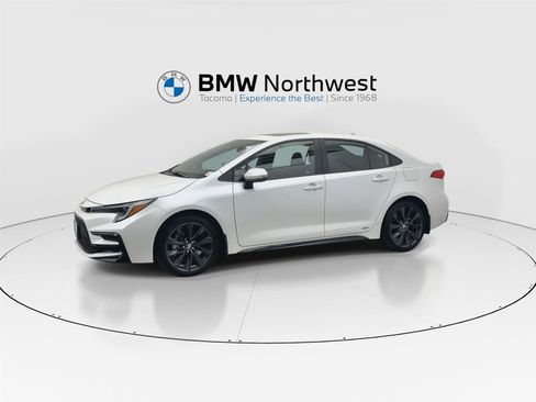 Used 2025 Toyota Corolla SE w/ SE Premium Package AWD/4WD image 10
