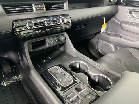 New 2025 Honda Pilot Touring image 26