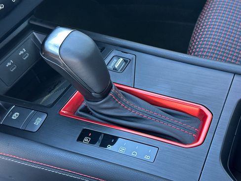 Used 2025 Nissan Kicks SR image 32