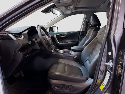 Used 2025 Toyota RAV4 Limited w/ Advanced Technology Package AWD/4WD image 21