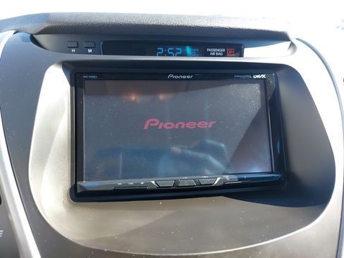 Used 2014 Hyundai Elantra SE image 24