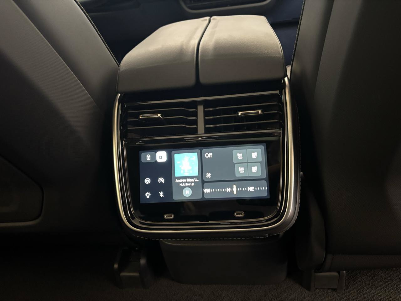 Used 2025 Rivian R1S Adventure Dual AWD/4WD image 23