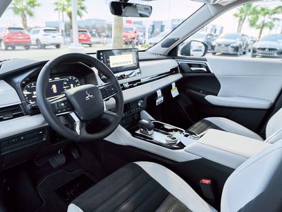 New 2026 Mitsubishi Outlander SE