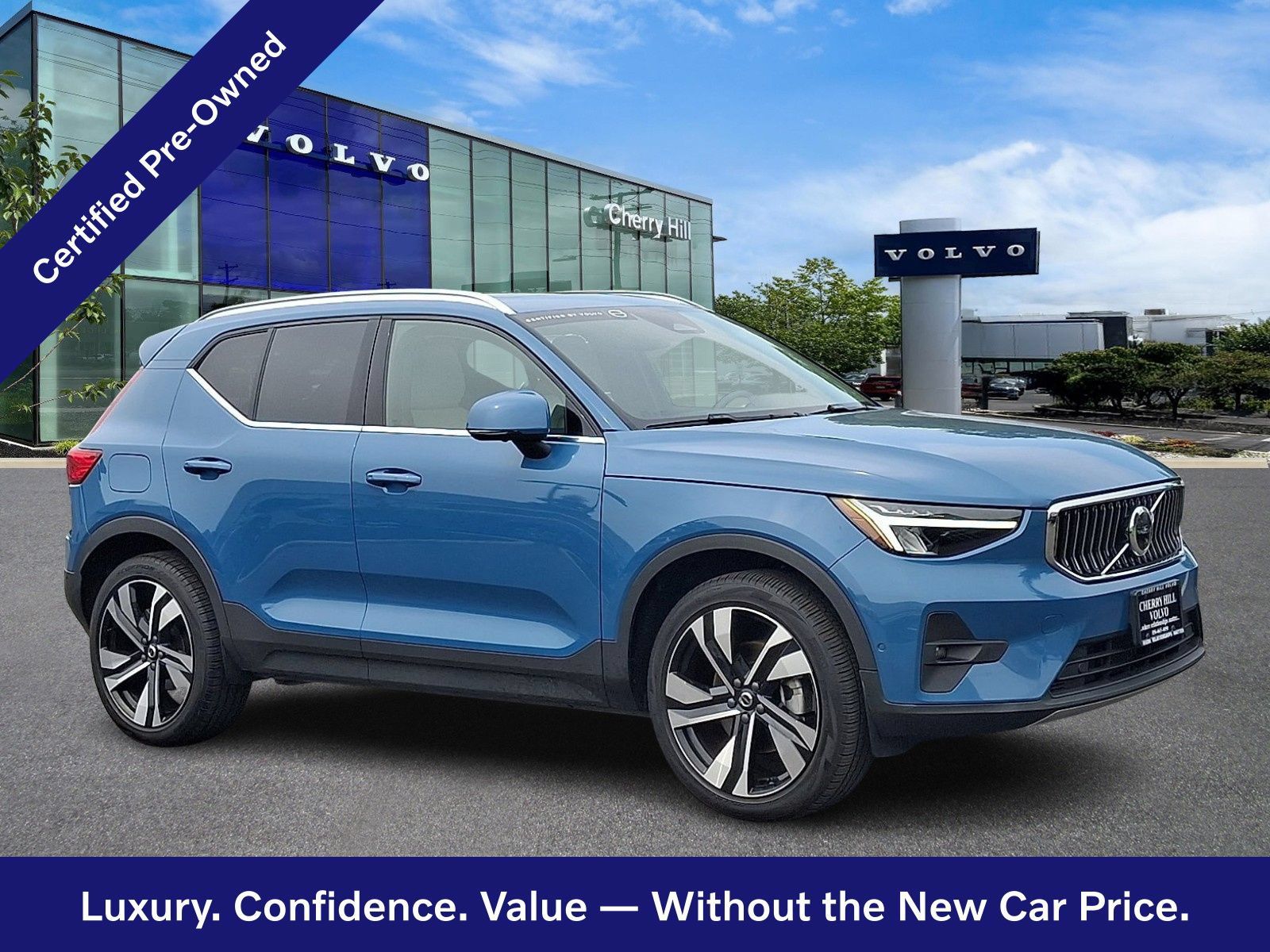 Certified 2023 Volvo XC40 B5 Plus w/ Climate Package AWD/4WD image 1