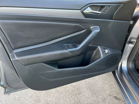 Used 2024 Volkswagen Jetta SE image 15