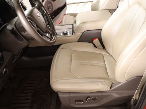 Used 2021 Ford Expedition Max Limited image 12