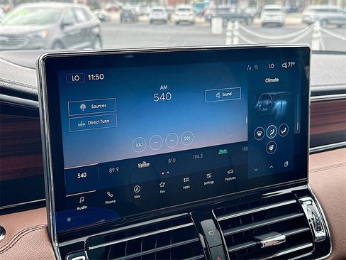 Used 2024 Lincoln Navigator Reserve image 13