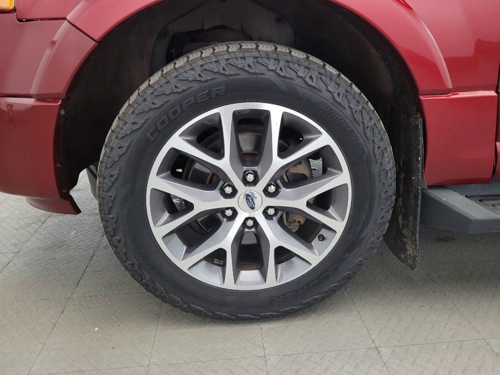 Used 2017 Ford Expedition XLT w/ Equipment Group 202A AWD/4WD image 31