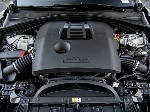 New 2025 Jaguar F-PACE R-Dynamic S image 31