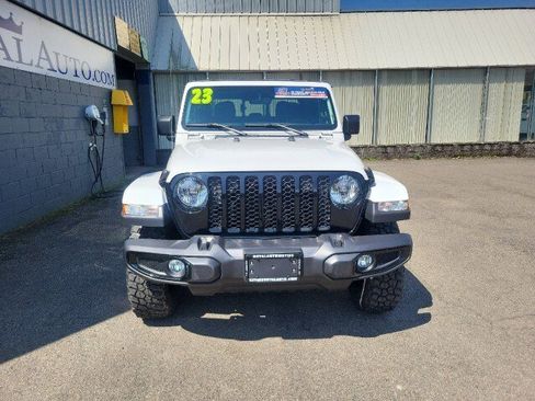 Used 2023 Jeep Gladiator Sport AWD/4WD image 4