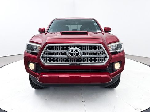 Used 2017 Toyota Tacoma TRD Sport image 11