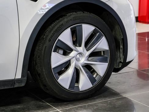 Used 2021 Tesla Model Y Long Range image 50