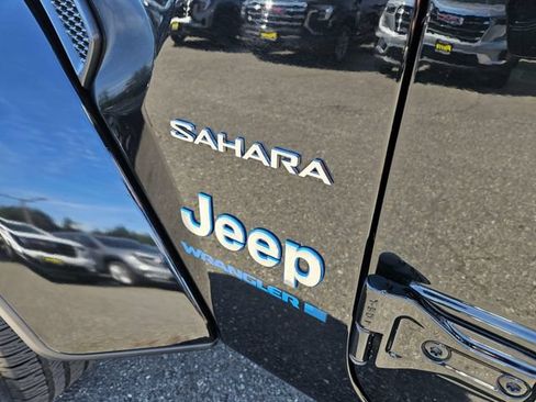 Used 2024 Jeep Wrangler Unlimited Sahara AWD/4WD image 12