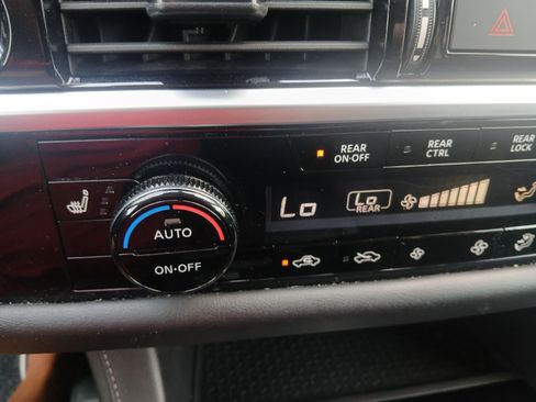 Used 2025 Nissan Pathfinder SV FWD image 31