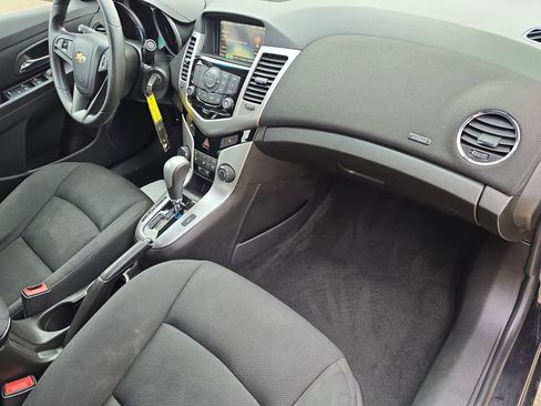 Used 2015 Chevrolet Cruze LT image 32