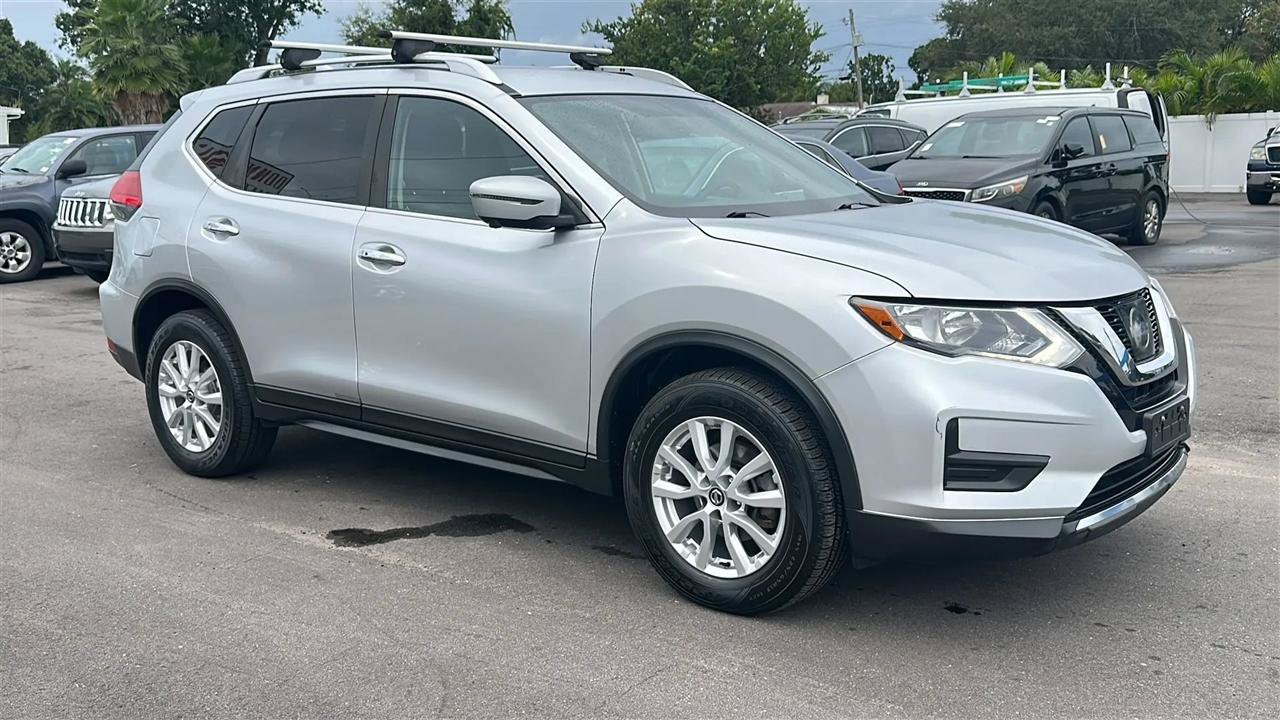 Used 2017 Nissan Rogue SV w/ SV Premium Package AWD/4WD image 6