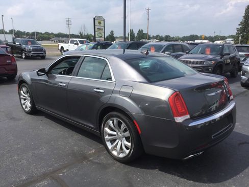 Used 2019 Chrysler 300 Limited image 2