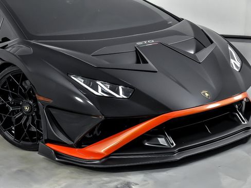 Used 2021 Lamborghini Huracan STO image 3