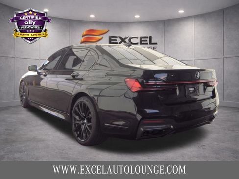 Used 2022 BMW 740i w/ M Sport Package RWD image 3