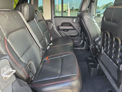 Used 2022 Jeep Wrangler Unlimited Rubicon w/ Xtreme Recon 35" Tire Package AWD/4WD image 30