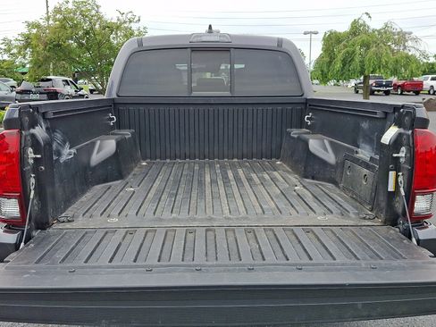Used 2022 Toyota Tacoma SR w/ SR Convenience Package RWD image 28