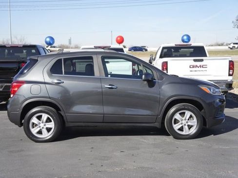 Used 2017 Chevrolet Trax LT w/ LT Convenience Package image 5