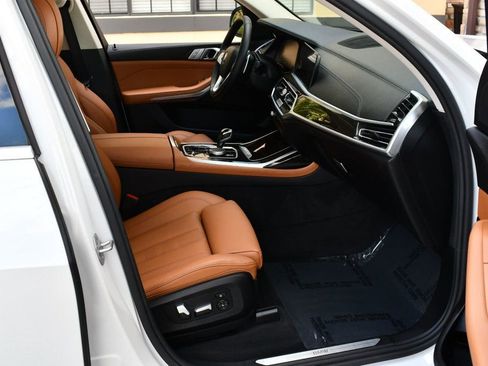 Used 2021 BMW X7 xDrive40i w/ Premium Package 2 image 49
