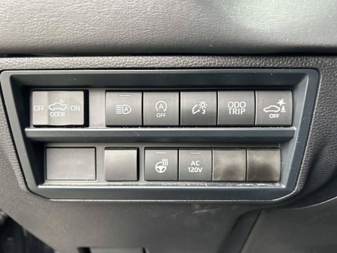 Used 2025 Toyota Tundra Platinum AWD/4WD image 32