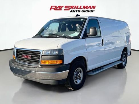 Used 2024 GMC Savana 2500 w/ Driver Convenience Package image 3