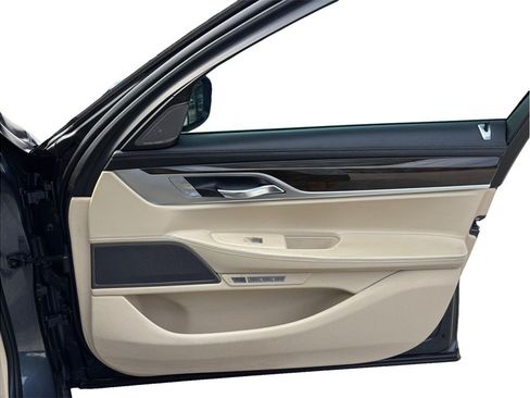 Used 2016 BMW 750i RWD image 49