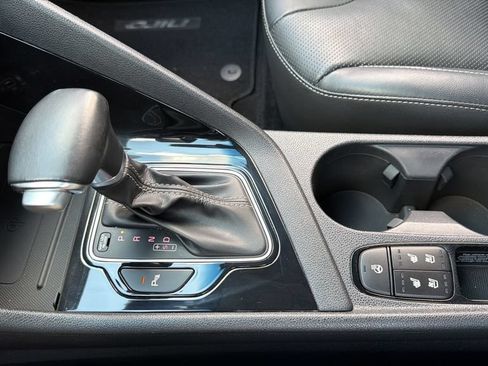 Used 2019 Kia Niro Touring FWD image 18