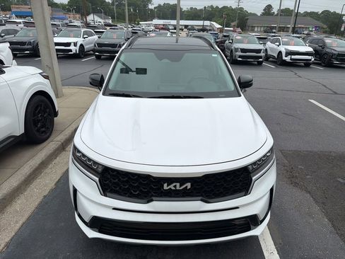Used 2023 Kia Sorento S w/ Panoramic Sunroof Package FWD image 2