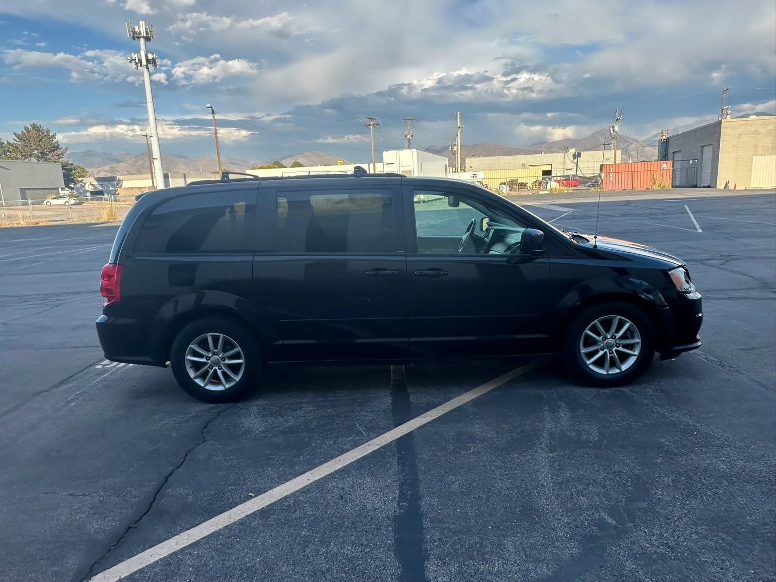 Used 2013 Dodge Grand Caravan SXT w/ Rear Park Assist Pkg FWD image 6